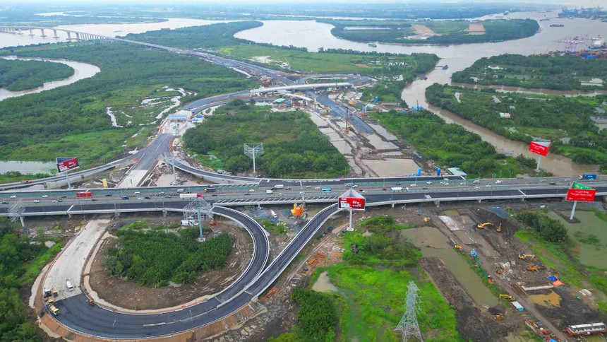 Một nút giao kết nối đoạn Tân Vạn - Nhơn Trạch với cao tốc TP.HCM - Long Thành. (Anhr: Lê Toàn). 