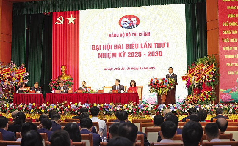 Ủy viên Ban Chấp hành Trung ương Đảng, Bí thư Đảng ủy, Bộ trưởng Bộ Tài chính Nguyễn Văn Thắng phát biểu tại Đại hội. Ảnh: Đức Thanh