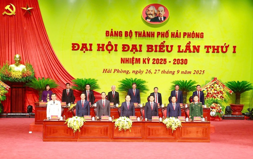 Đoàn Chủ tịch điều hành Đại hội.