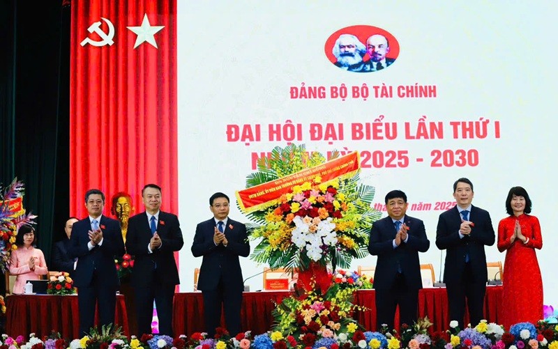 Lãnh đạo Chính phủ chúc mừng Đại hội đại biểu Đảng bộ Bộ Tài chính lần thứ I.