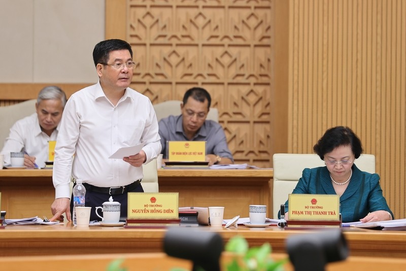 Theo Bộ trưởng Nguyễn Hồng Diên, nếu không có biến động lớn, xuất nhập khẩu cả năm nay sẽ vượt 900 tỷ USD. 