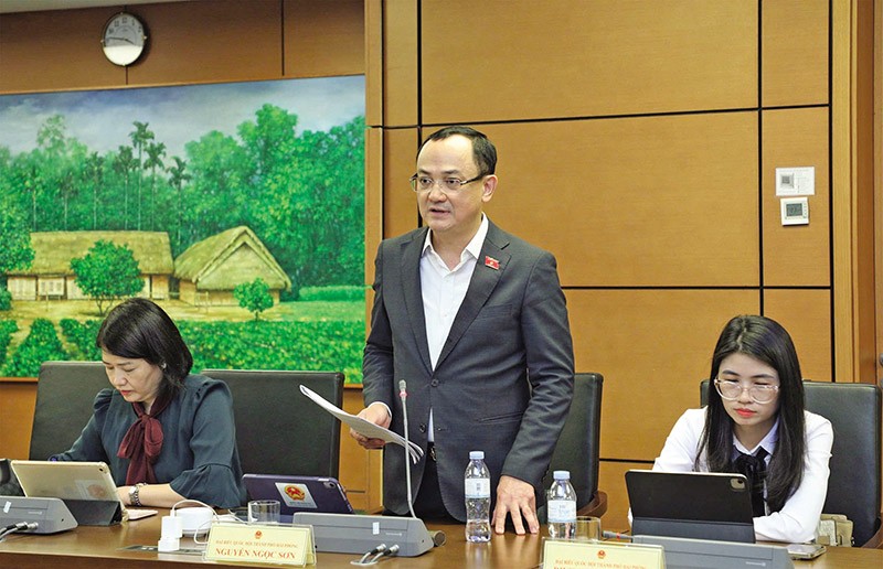 Đại biểu Nguyễn Ngọc Sơn (Hải Phòng) phát biểu tại tổ
