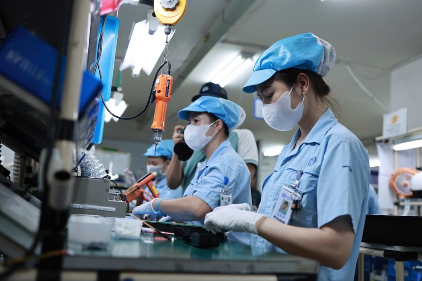 Máy móc thiết bị, điện thoại linh kiện, giày dép...là những nhóm hàng xuất khẩu giá trị cao sang Vương quốc Anh.