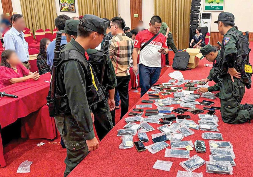 Công an tỉnh Phú Thọ thu giữ tang vật vụ lừa đảo tiền ảo