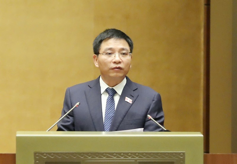 Bộ trưởng Bộ Tài chính Nguyễn Văn Thắng trình bày tờ trình các dự án luật. Ảnh Duy Linh. 