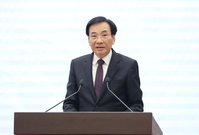 Bộ trưởng, Chủ nhiệm Văn phòng Chính phủ Trần Văn Sơn, Người phát ngôn của Chính phủ, cung cấp thông tin về tình hình phát triển kinh tế-xã hội tháng 10 và 10 tháng từ đầu năm 2025 tại họp báo - Ảnh: Đức Minh