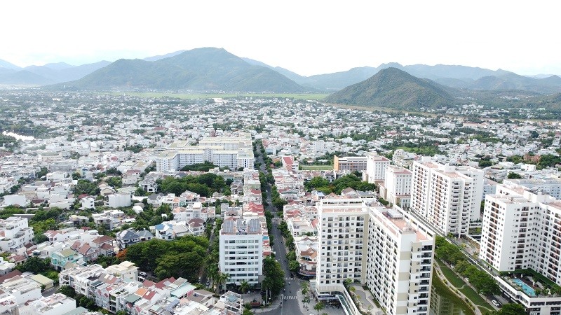 Dự kiến, đến cuối năm 2025, tỉnh Khánh Hòa sẽ hoàn thành khoảng 2.181 căn, đạt hơn 76% chỉ tiêu được giao. Trong ảnh là trung tâm phường Nha Trang, tỉnh Khánh Hòa. Ảnh: Linh Đan 