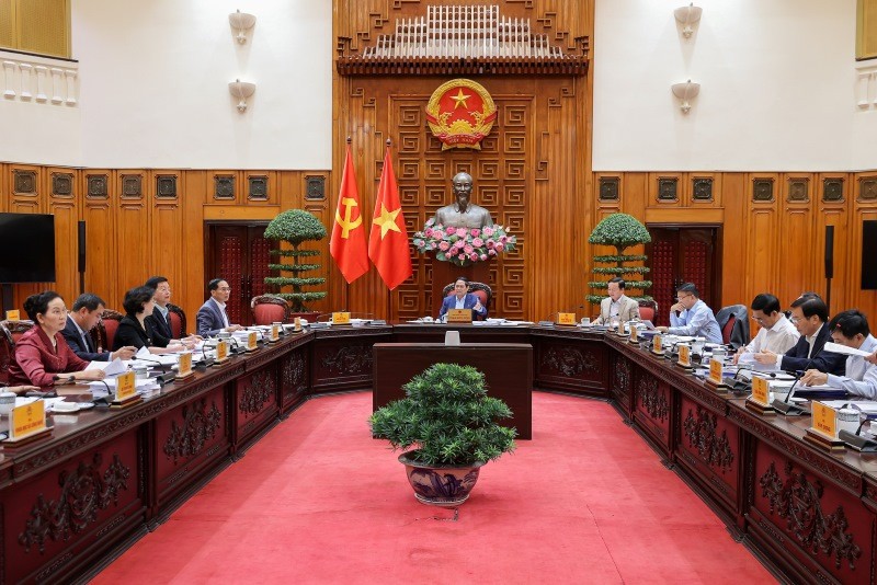 Thủ tướng Chính phủ Phạm Minh Chính chủ trì cuộc họp của Thường trực Chính phủ xem xét Đồ án quy hoạch trục đại lộ cảnh quan sông Hồng và Khu đô thị thể thao Olympic, Thủ đô Hà Nội. Ảnh: VGP.