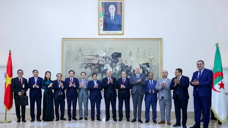 Thủ tướng Phạm Minh Chính hội kiến Chủ tịch Hạ viện Algeria.