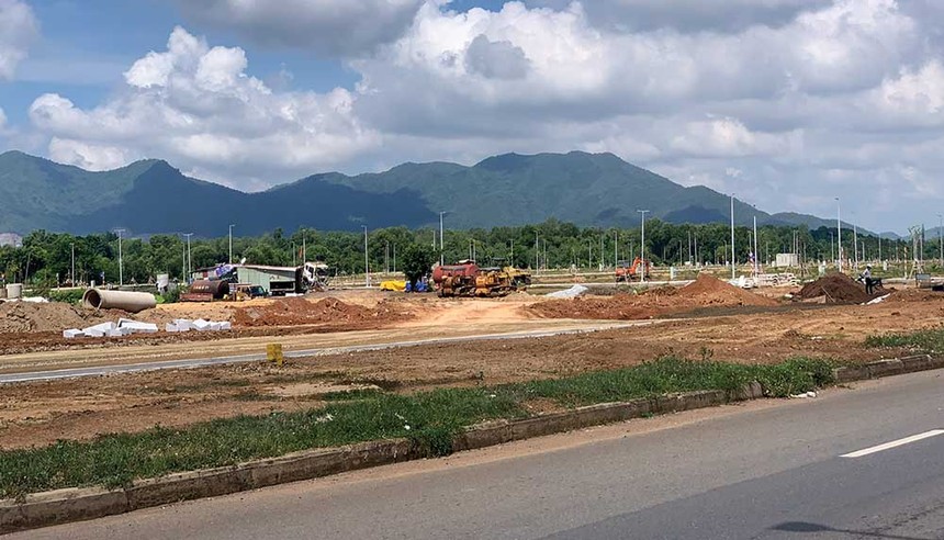 Dự án “đứng hình”, doanh nghiệp “đứng tim” - Bài 4: Cả dự án khu công nghiệp lẫn bệnh viện đều lao đao 