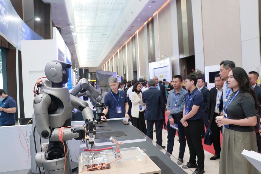 Foxconn Industrial Internet giới thiệu hoạt động sản xuất tại Diễn đàn Kinh tế mùa Thu năm 2025.