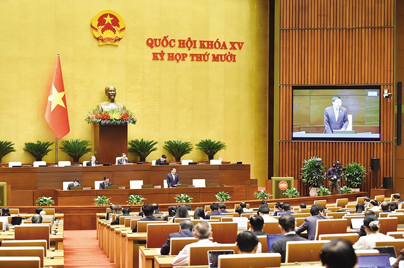 Bộ trưởng Bộ Tài chính Nguyễn Văn Thắng báo cáo giải trình tại phiên họp ngày 27/11 của Kỳ họp thứ mười 