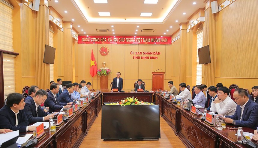 UBND tỉnh Ninh Bình đánh giá tiến độ thu ngân sách, giải ngân vốn đầu tư công và tăng trưởng GRDP năm 2025
