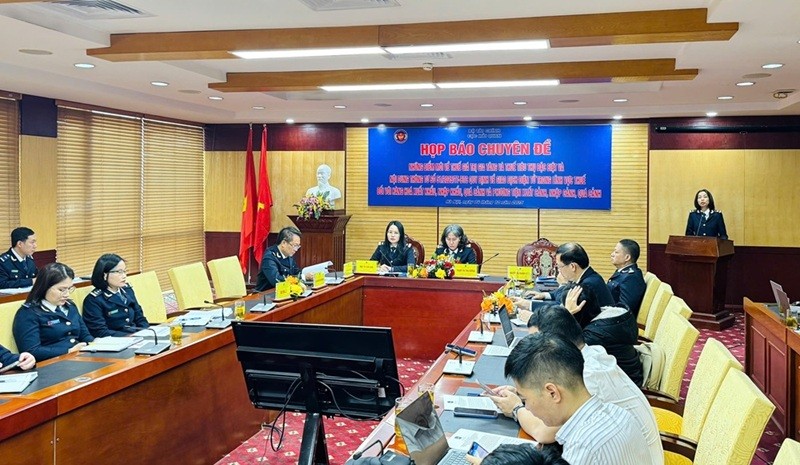 Toàn cảnh buổi họp báo.