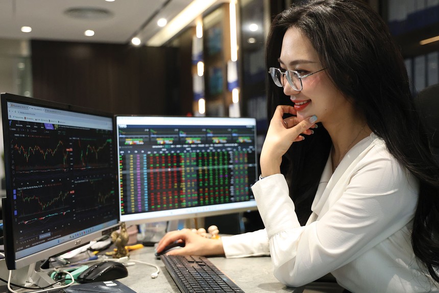 Dòng tiền trở lại nhóm dẫn dắt