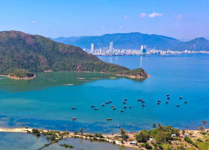 Hợp nhất giữa Bình Định và Gia Lai tạo nên một "siêu tỉnh" vừa có rừng vàng, vừa có biển bạc.