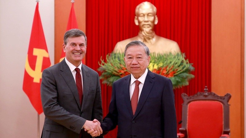 Tổng Bí thư Tô Lâm tiếp Giám đốc Học viện Tổng thống Liên bang Nga Aleksey Komissarov.