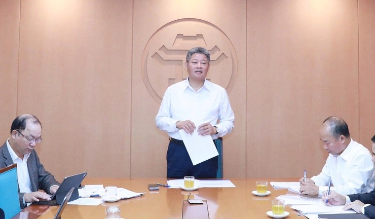 Phó Chủ tịch UBND TP. Hà Nội Nguyễn Mạnh Quyền chủ trì cuộc họp.