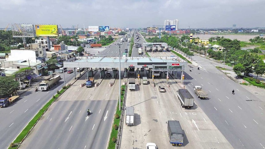 Một trong ba trạm thu phí BOT trên Quốc lộ 51. 