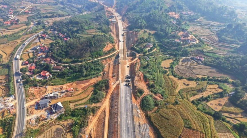 Thi công Dự án tuyến cao tốc cửa khẩu Hữu Nghị - Chi Lăng. 