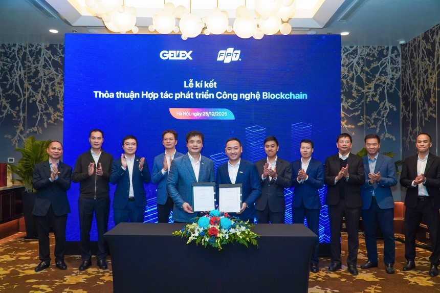 Đại diện lãnh đạo FPT và GELEX ký kết thỏa thuận hợp tác phát triển công nghệ blockchain.