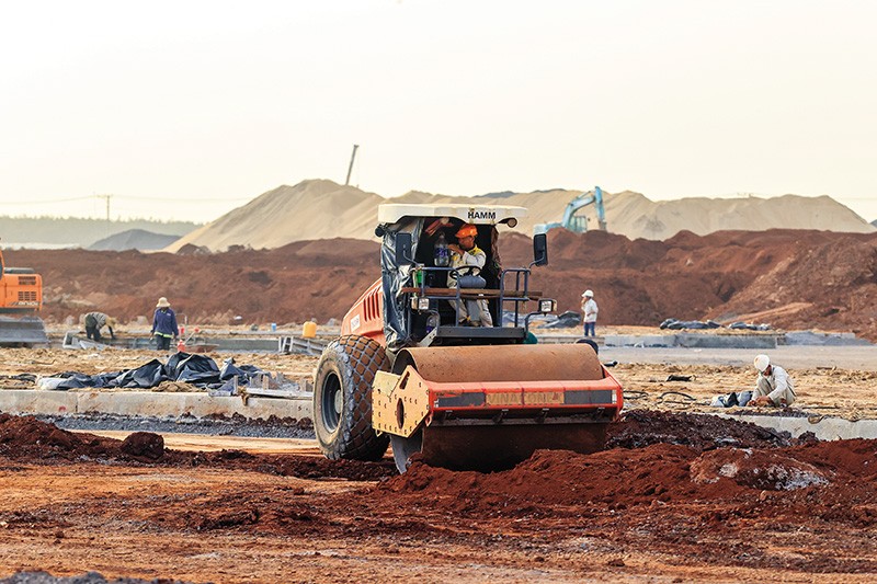 Huy động và sử dụng hiệu quả các nguồn lực đầu tư, nhất là đầu tư công sẽ giúp đạt mục tiêu tăng trưởng 2 con số. Ảnh: Đức Thanh 