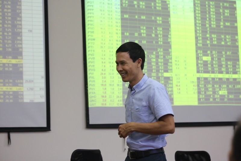 Thị trường chứng khoán đón tháng 11 lạc quan 