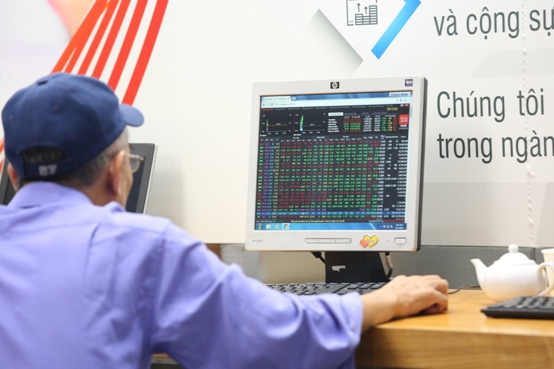 Hàng trăm doanh nghiệp niêm yết vi phạm về thuế