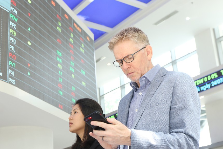 Trong 3 phiên giao dịch đầu Xuân, một loạt cổ phiếu giảm giá mạnh, 
về vùng thấp nhất hơn 1 năm - Ảnh: Lê Toàn