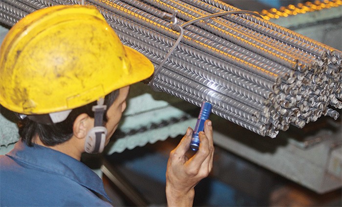 Thép HPG vẫn tăng trưởng 50% trong tháng “cô hồn”