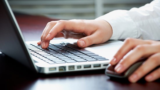 Chọn business laptop “2 trong 1”