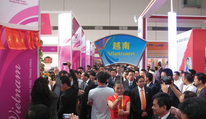 Trong 10 kỳ CAEXPO, gian hàng của Việt Nam luôn thu hút được nhiều khách tham quan