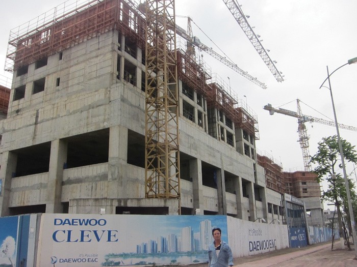 Tòa CT2 A,B thuộc siêu Dự án Deawoo Cleve bị “đắp chiếu” từ 2 năm nay.
Ảnh: Nguyên Minh