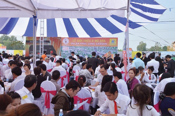 Các đợt mở bán dự án đất nền vùng ven TP. HCM thời gian gần đây luôn thu hút được sự quan tâm của người mua
