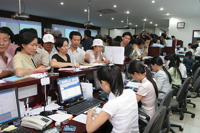 Quang cảnh sàn giao dịch của các CTCK tại thời điểm nhập lệnh thủ công (trước năm 2009)
