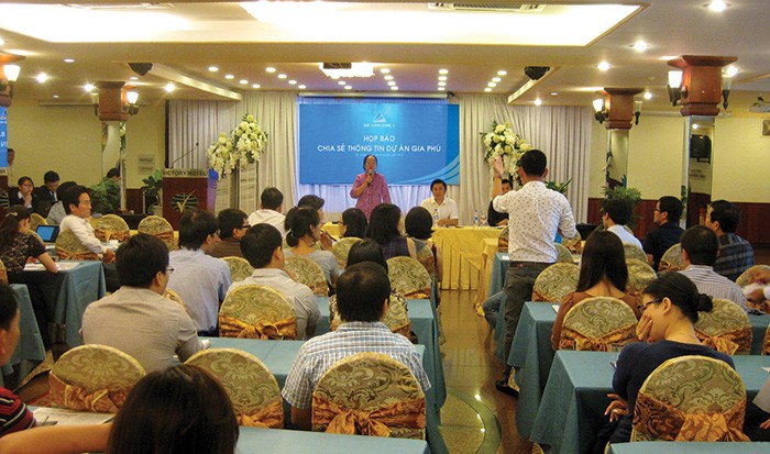 Cuộc họp tìm hướng giải quyết cho những rắc rối tại Chung cư Gia Phú vắng mặt chủ đầu tư
