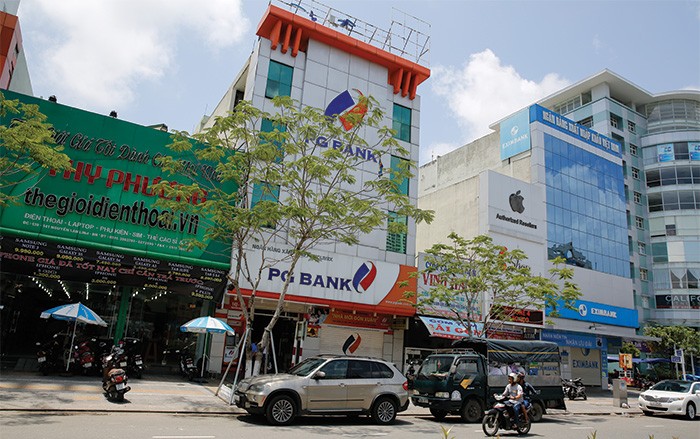 Trong bối cảnh Việt Nam hiện nay, việc giảm số lượng ngân hàng là cần thiết
