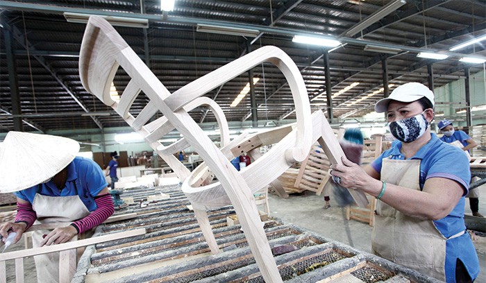 Điều quan trọng với tín dụng là nguồn vốn phải tập trung vào lĩnh vực sản xuất - Ảnh: Lê Toàn