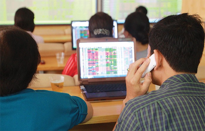 Các nhà đầu tư nước ngoài mua vào khá nhiều HPG, CII, HBC, NT2, VIC, SSI..., đi ngược với động thái bán ròng của các quỹ ETF đang gặp áp lực thoái vốn 
