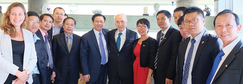 GS-TS. Vương Đình Huệ đến chào xã giao nguyên Tổng thống Israel Shimon Peres nhân chuyến làm việc tại Israel tháng 6/2015
