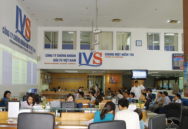 CTCK IVS dự kiến sẽ xin cổ đông thông qua phương án nới room lên 100% tại ĐHCĐ thường niên tới đây.
