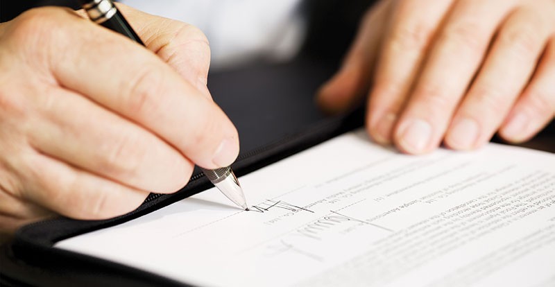 Nhiều trường hợp, người đại diện chỉ được phép giao kết hợp đồng sau khi được cấp có thẩm quyền của tổ chức đó phê duyệt
