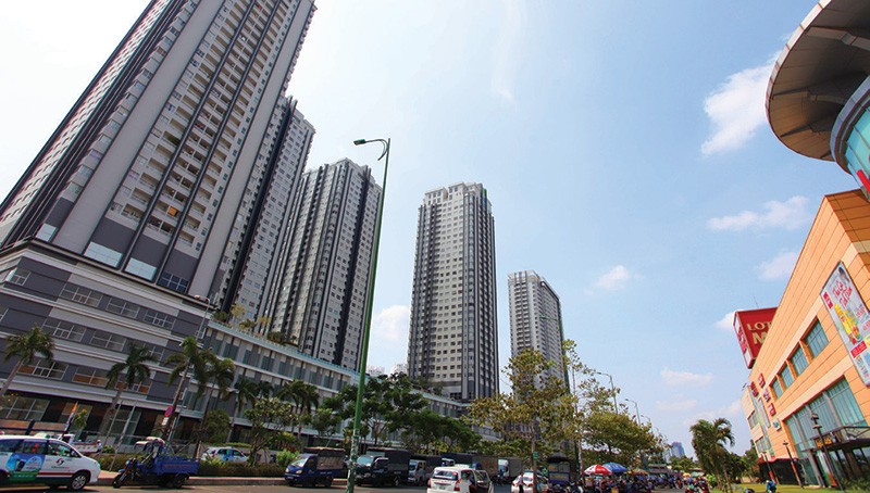 Diện mạo đô thị TP. HCM ngày càng khang trang, hiện đại nhờ các công trình hạ tầng giao thông và công trình kiến trúc bất động sản. Ảnh: Lê Toàn