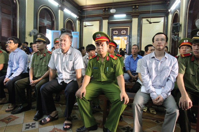 4.500 tỷ đồng tăng vốn cho VNCB (từ 3.000 tỷ đồng 
lên 7.500 tỷ đồng) là tiền đi vay từ các ngân hàng khác