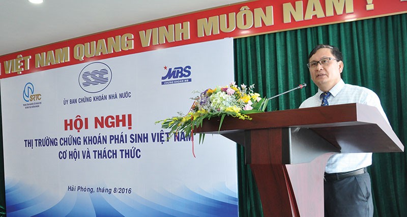 TS. Nguyễn Sơn phát biểu tại hội nghị về thị trường chứng khoán phái sinh được tổ chức vào tháng 8 vừa qua