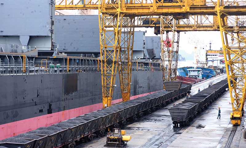 Than các nước bán vào Việt Nam tăng nhanh đã gây sức ép lên thị trường tiêu thụ than trong nước