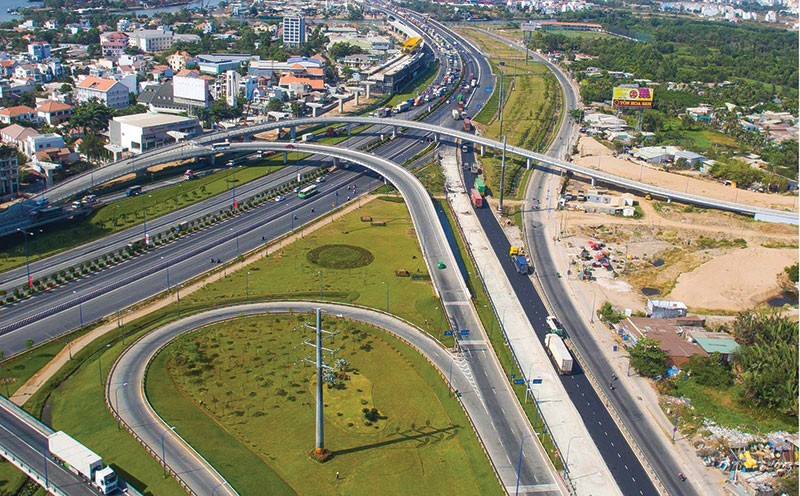 Nếu như trước đây, yếu tố gần trung tâm là lựa chọn hàng đầu của đại đa số người có nhu cầu về nhà ở do thuận tiện việc đi lại, thì hiện nay, xu hướng về lựa chọn nhà ở đã có sự thay đổi lớn khi nhiều người “bỏ phố” về ngoại ô. ảnh: Lê Toàn

