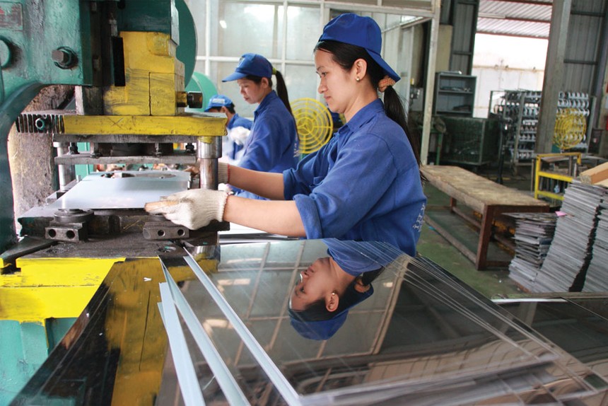 Khu vực DNNVV là một trong những chủ thể quan trọng của nền kinh tế, nhưng lại rất dễ 
bị tổn thương