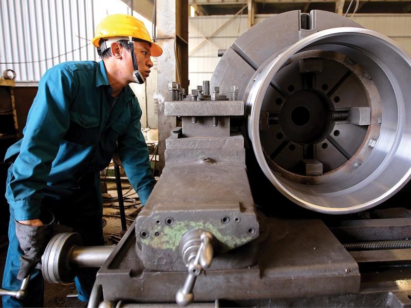 Sản xuất công nghiệp tăng chậm lại là một trong những nguyên nhân căn bản khiến tăng trưởng GDP quý I/2017 ở mức thấp. Ảnh: Đức Thanh