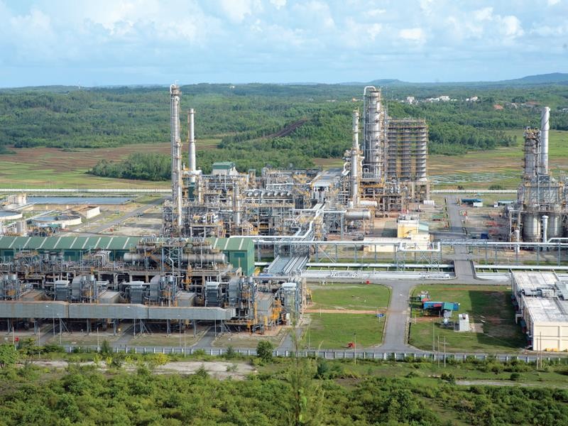 Theo kế hoạch, Nhà máy Lọc dầu Dung Quất sẽ tiếp nhận 1 tỷ m3 khí /năm từ mỏ Cá Voi Xanh để chế biến sâu. Ảnh: Đ.T